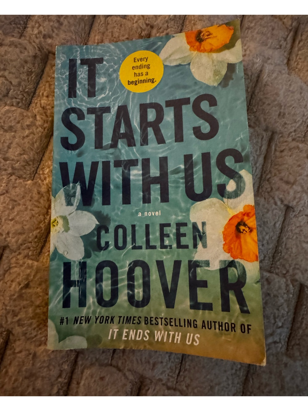 'It Starts with Us' Paperback Book / Colleen Hoover